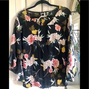 Bell Sleeve Floral Top 💖